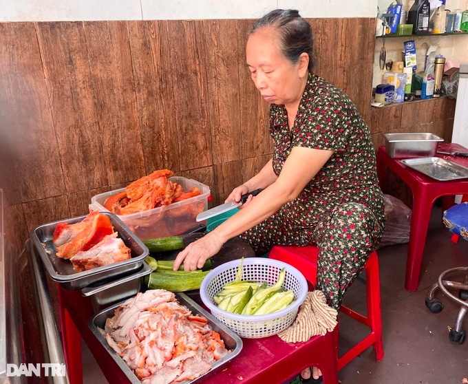 Quán bánh mì Việt 90 năm tuổi, từng được lên truyền hình Mỹ - 4 Quán bánh mì Việt 90 năm tuổi, từng được lên truyền hình Mỹ - 4