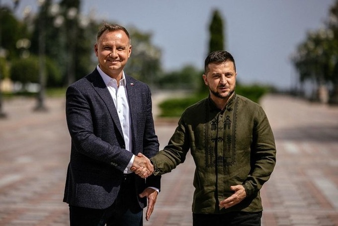 Tổng thống Ukraine tới Ba Lan giữa lúc chiến sự căng thẳng - 1 Tổng thống Ukraine tới Ba Lan giữa lúc chiến sự căng thẳng - 1