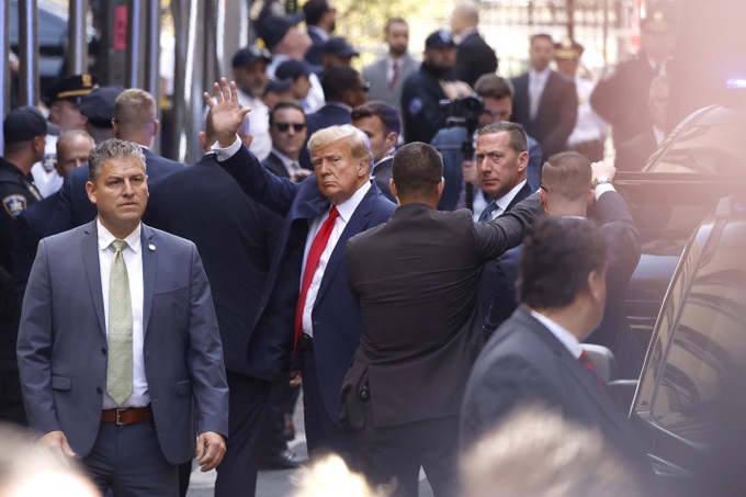 Cựu Tổng thống Trump trình diện tòa án, khẳng định vô tội trước 34 tội danh - 1 Cựu Tổng thống Trump trình diện tòa án, khẳng định vô tội trước 34 tội danh - 1
