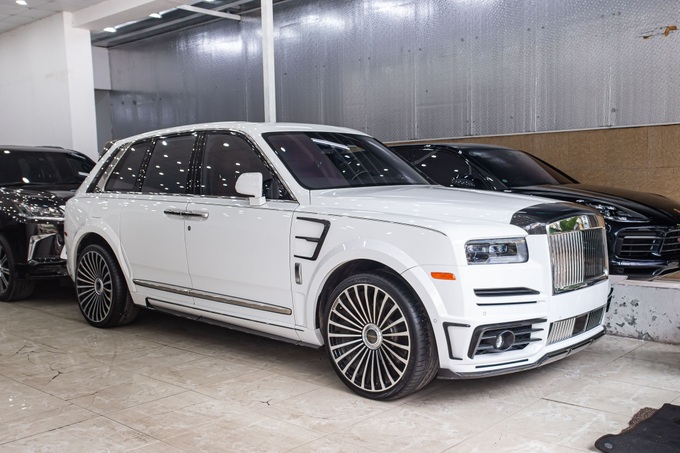 Rent the Rolls Royce Cullinan Mansory 2021