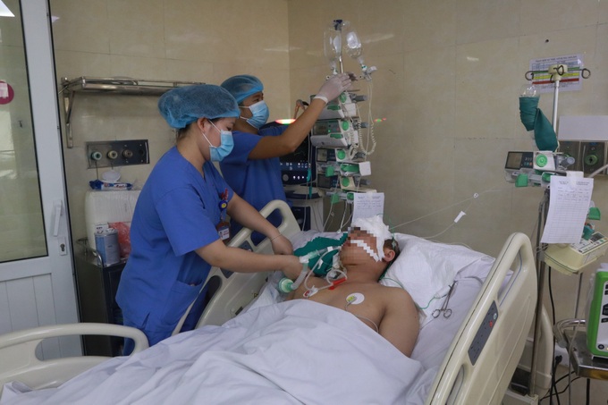 Vụ tai nạn ô tô đâm 17 xe máy: 8 bệnh nhân đang điều trị, 1 ca phải thở máy - 1 Vụ tai nạn ô tô đâm 17 xe máy: 8 bệnh nhân đang điều trị, 1 ca phải thở máy - 1