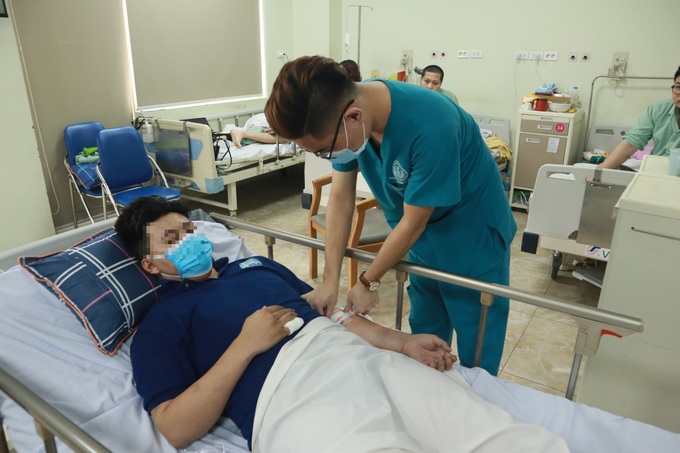 Vụ tai nạn ô tô đâm 17 xe máy: 8 bệnh nhân đang điều trị, 1 ca phải thở máy - 4 Vụ tai nạn ô tô đâm 17 xe máy: 8 bệnh nhân đang điều trị, 1 ca phải thở máy - 4