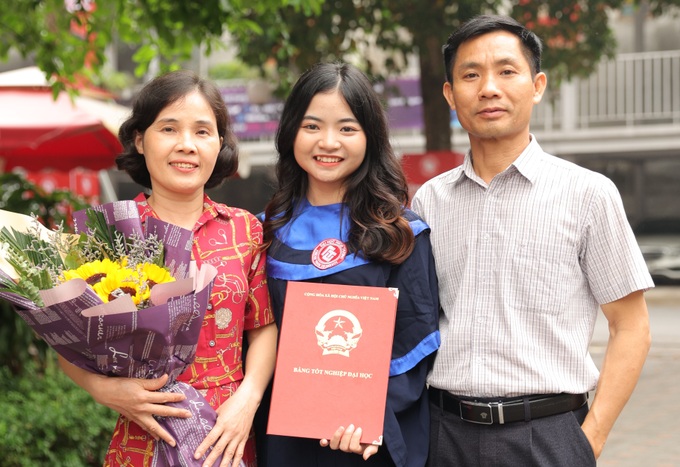 Nữ sinh học khiêm tốn ở phổ thông thành thủ khoa sớm đại học top - 2