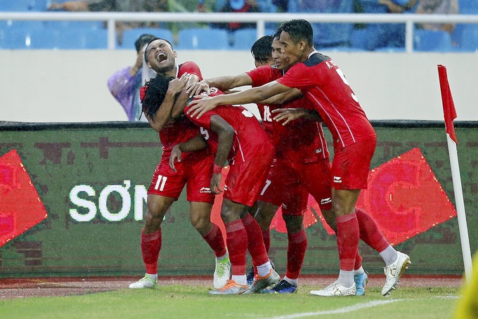 CĐV Indonesia mừng vì đội nhà tránh được U22 Việt Nam ở vòng bảng SEA Games - 3