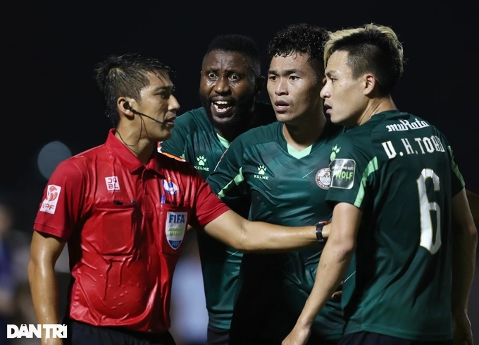 V-League nổi sóng chuyện trọng tài: Sai từ thượng tầng - 2