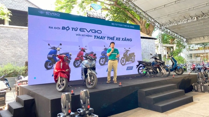 Sơn Hà ra 4 mẫu xe máy điện, thiết kế giống Honda, Yamaha và cả VinFast - 1