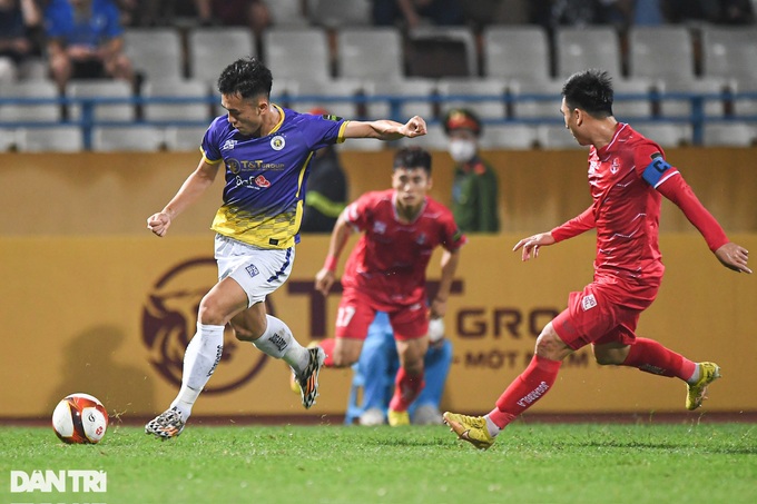 Văn Quyết cán mốc 100 bàn ở V-League, HLV Bandovic khen học trò - 1