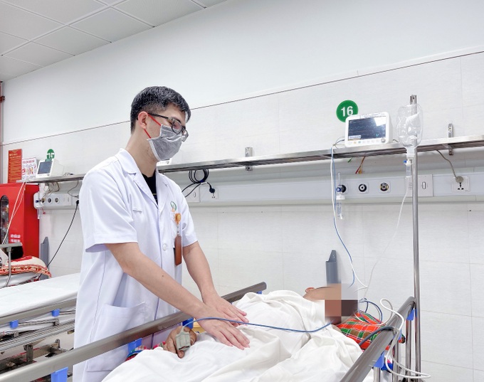 Nam thanh niên tự nhét cốc vào hậu môn, kẹt sâu phải mổ cấp cứu - 1