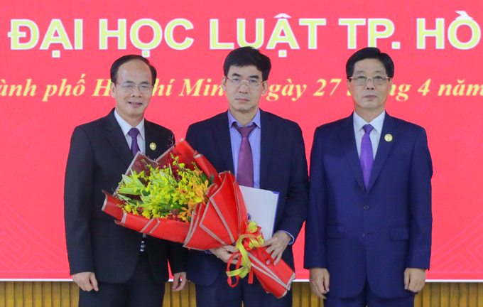 Có người phụ trách mới, Trường Đại học Luật TPHCM vẫn trống ghế nóng - 1