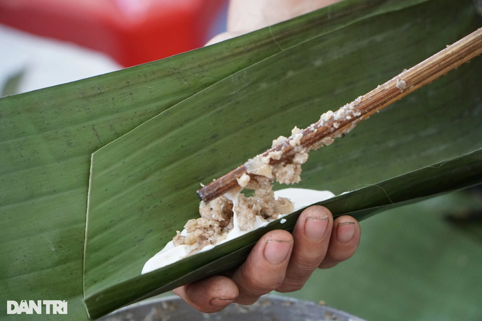 Mỏi tay gói bánh tiến vua, kiếm cả triệu đồng trong ngày lễ - 2