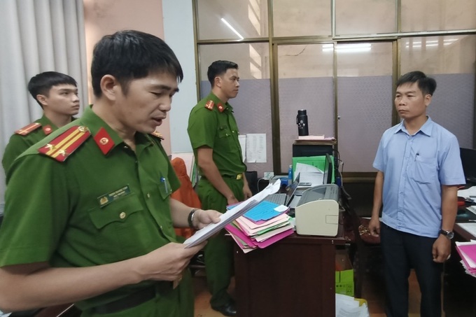 Khởi tố 3 cán bộ Văn phòng đăng ký đất đai Quảng Ngãi - 1 Khởi tố 3 cán bộ Văn phòng đăng ký đất đai Quảng Ngãi - 1