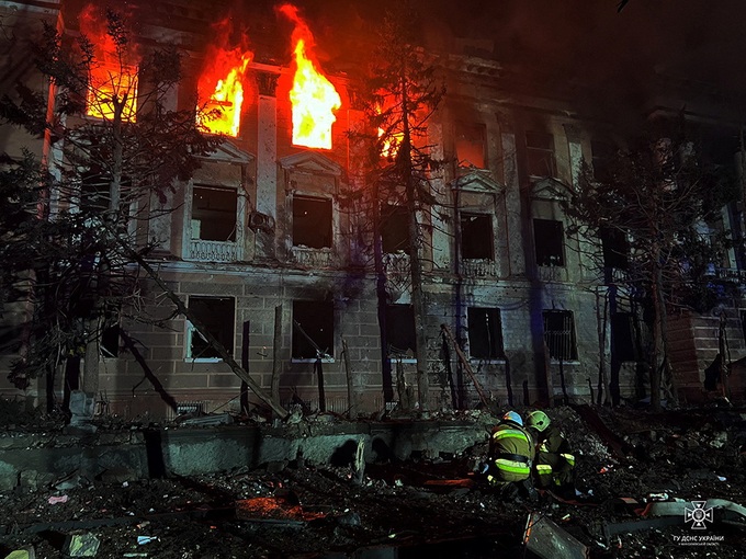 Nga tập kích tên lửa, gây thiệt hại nặng nề cho thành phố miền Nam Ukraine - 2