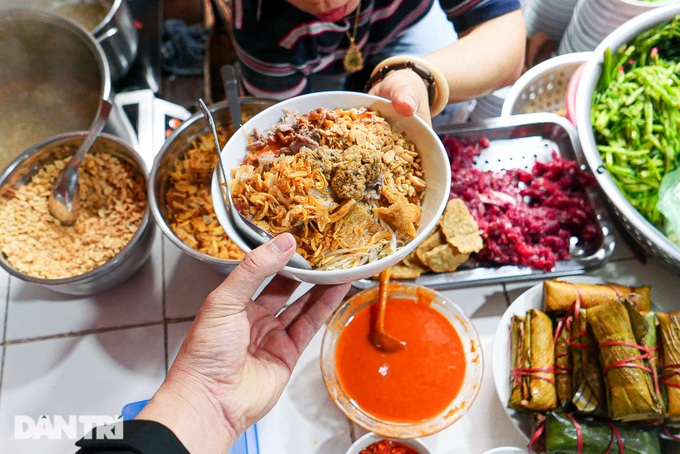 Quán bánh đa chờ, ngày bán hơn 200 bát gần 30 năm tuổi ở Hà Nội - 5 Quán bánh đa chờ, ngày bán hơn 200 bát gần 30 năm tuổi ở Hà Nội - 5