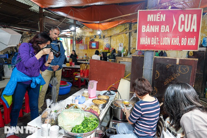 Quán bánh đa chờ, ngày bán hơn 200 bát gần 30 năm tuổi ở Hà Nội - 7 Quán bánh đa chờ, ngày bán hơn 200 bát gần 30 năm tuổi ở Hà Nội - 7