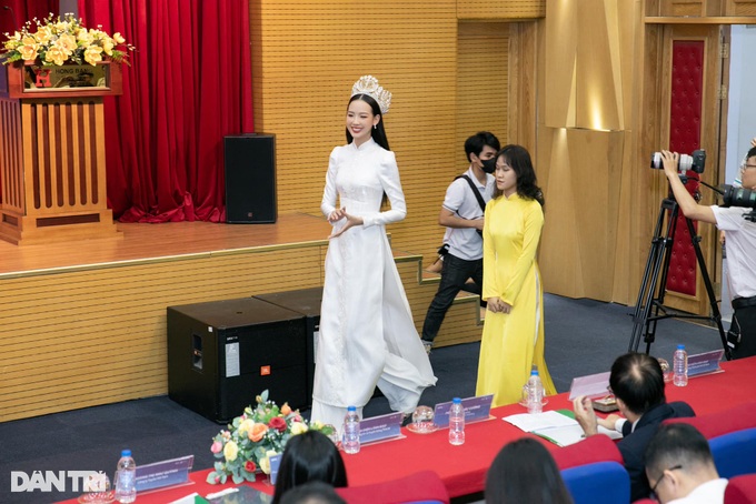 Hoa hậu Bảo Ngọc gây choáng với đôi chân 1,23m dài nhất showbiz Việt - 5