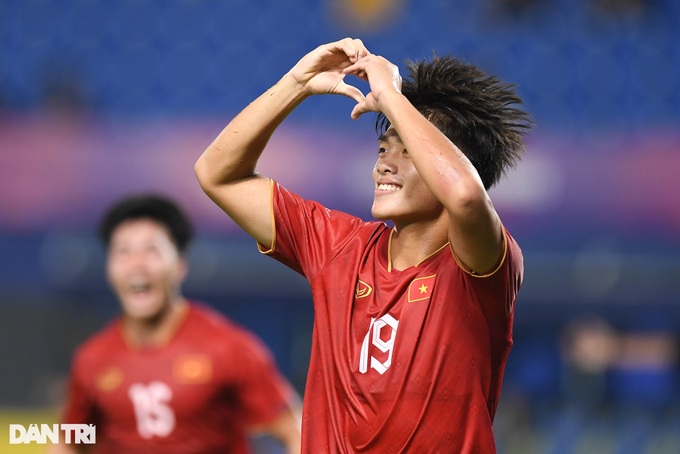 Nguyễn Quốc Việt dính chấn thương, nghỉ hết SEA Games 32 - 1