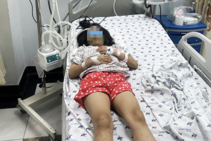 Trẻ liên tục ngạt nước ở hồ bơi: Sai lầm làm mất thời gian vàng cứu não - 2 Trẻ liên tục ngạt nước ở hồ bơi: Sai lầm làm mất thời gian vàng cứu não - 2
