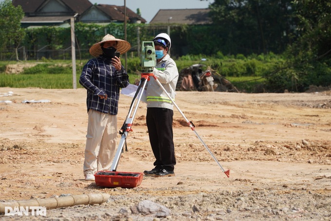 Công nhân trên công trường cao tốc Bắc - Nam giữa nắng nóng đỉnh điểm - 8