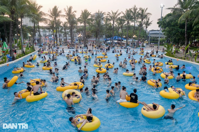 Mùa hè nóng khốc liệt, công viên nước Hồ Tây lại đặt mục tiêu đi lùi - 1 Mùa hè nóng khốc liệt, công viên nước Hồ Tây lại đặt mục tiêu đi lùi - 1
