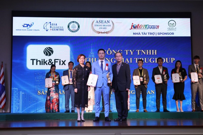 CEO Dược phẩm Hải Đức nhận giải tại Lễ công bố Thương hiệu mạnh ASEAN - 1 CEO Dược phẩm Hải Đức nhận giải tại Lễ công bố Thương hiệu mạnh ASEAN - 1