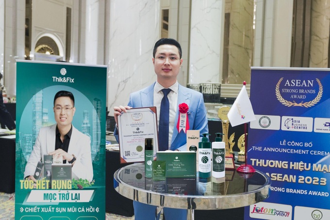 CEO Dược phẩm Hải Đức nhận giải tại Lễ công bố Thương hiệu mạnh ASEAN - 2 CEO Dược phẩm Hải Đức nhận giải tại Lễ công bố Thương hiệu mạnh ASEAN - 2