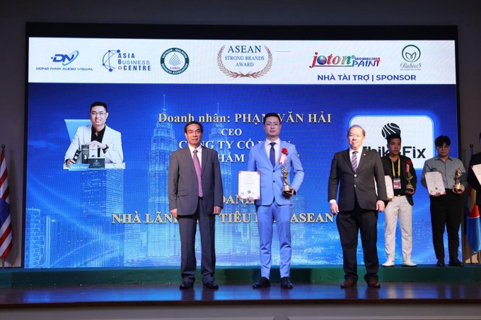 CEO Dược phẩm Hải Đức nhận giải tại Lễ công bố Thương hiệu mạnh ASEAN - 3 CEO Dược phẩm Hải Đức nhận giải tại Lễ công bố Thương hiệu mạnh ASEAN - 3
