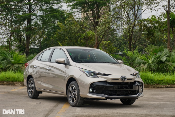Cận cảnh Toyota Vios 2023: Liệu có đủ sức duy trì ngôi vua doanh số? - 1