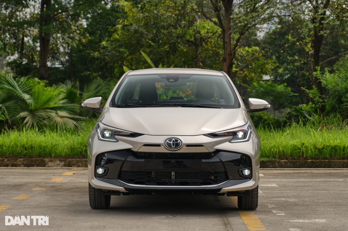 Cận cảnh Toyota Vios 2023: Liệu có đủ sức duy trì ngôi vua doanh số? - 27