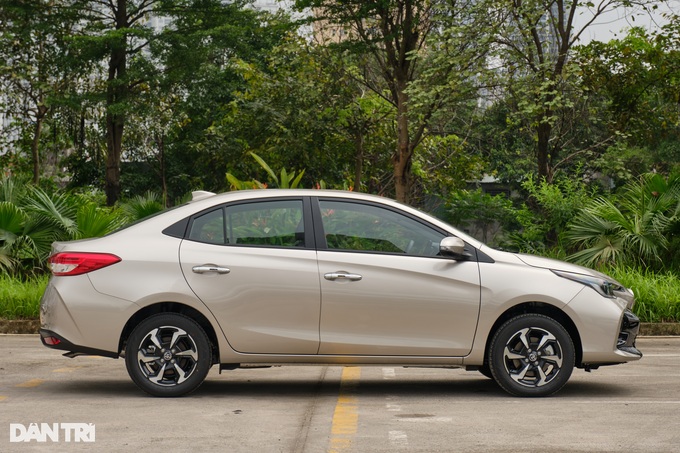 Cận cảnh Toyota Vios 2023: Liệu có đủ sức duy trì ngôi vua doanh số? - 4