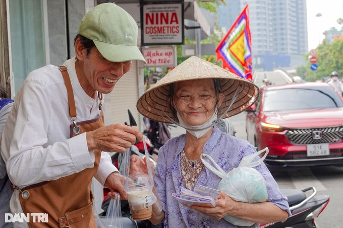 Single father earns 100 million dong/day, starting a business in the late afternoon for his children - 5