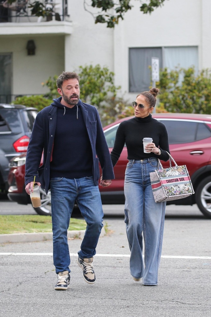 Married for a year, Jennifer Lopez and Ben Affleck have shown signs of breaking - 3
