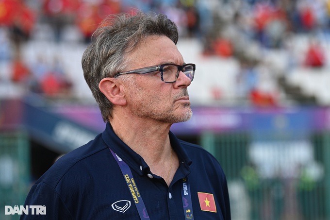 HLV Troussier: U22 Việt Nam đã chơi tốt trước Indonesia quá mạnh - 2