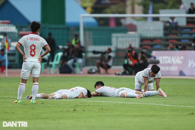 U22 Việt Nam thua 2-3 trước 10 người của U22 Indonesia - 2