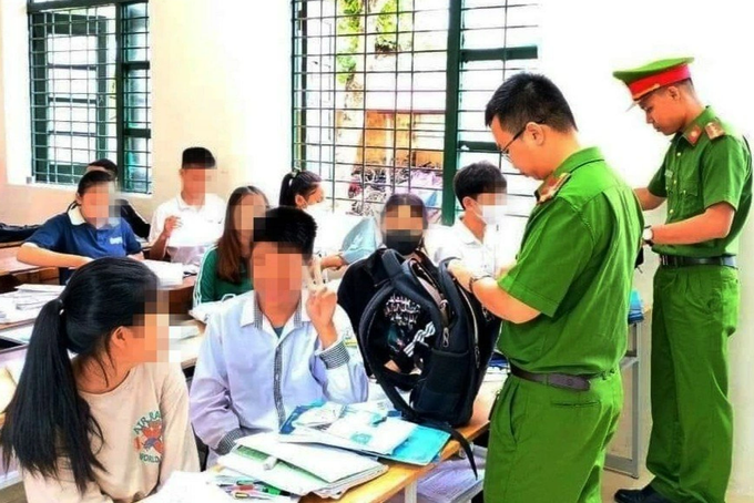 Kinh hoàng phát hiện học sinh tàng trữ hung khí, cỏ Mỹ - 1