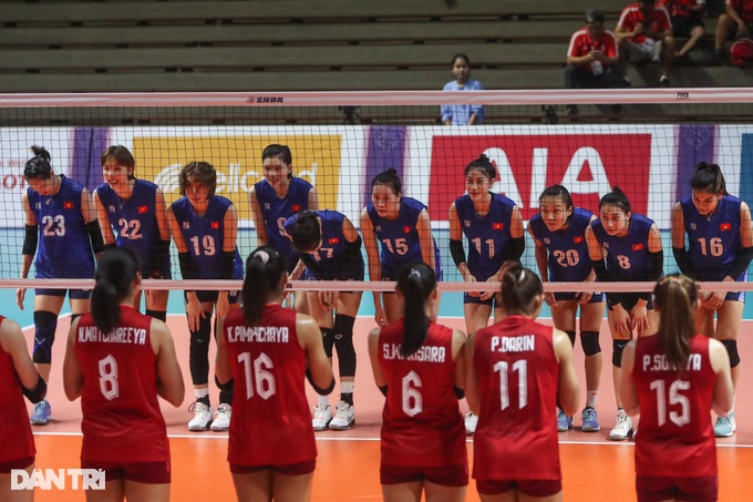 HLV Tuấn Kiệt tiếc nuối khi bóng chuyền nữ không thể giành HCV SEA Games 32 - 3