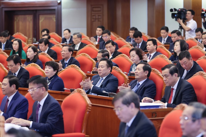 Trung ương lấy phiếu tín nhiệm với các Ủy viên Bộ Chính trị, Ban Bí thư - 1 Trung ương lấy phiếu tín nhiệm với các Ủy viên Bộ Chính trị, Ban Bí thư - 1