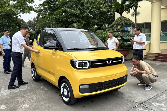 Ô tô điện mini Wuling HongGuang MiniEV bản mới lộ diện tại Việt Nam - 1