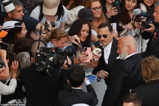 Johnny Depp được săn đón ở Cannes như chưa từng bị tẩy chay - 4