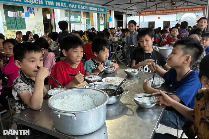 Khởi công nhà bán trú tại nơi học sinh ở nhà tôn nóng như lò bánh mì - 5 Khởi công nhà bán trú tại nơi học sinh ở nhà tôn nóng như lò bánh mì - 5