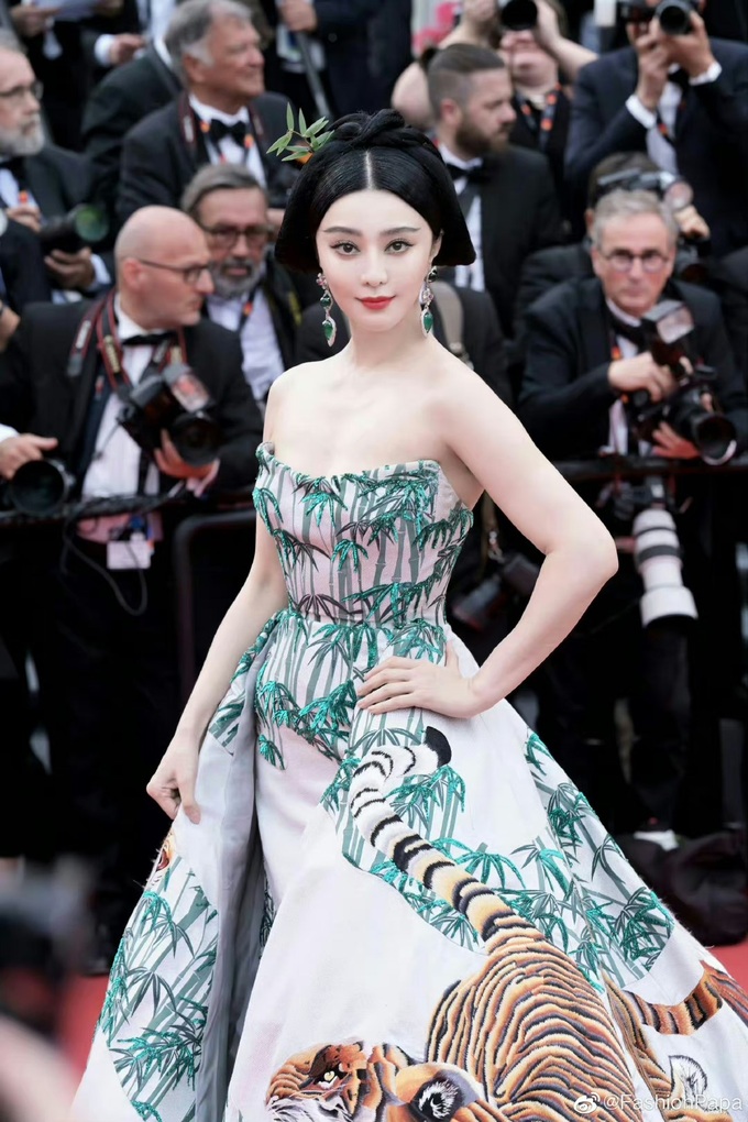 Phạm Băng Băng diện váy của NTK Chung Thanh Phong lên thảm đỏ Cannes