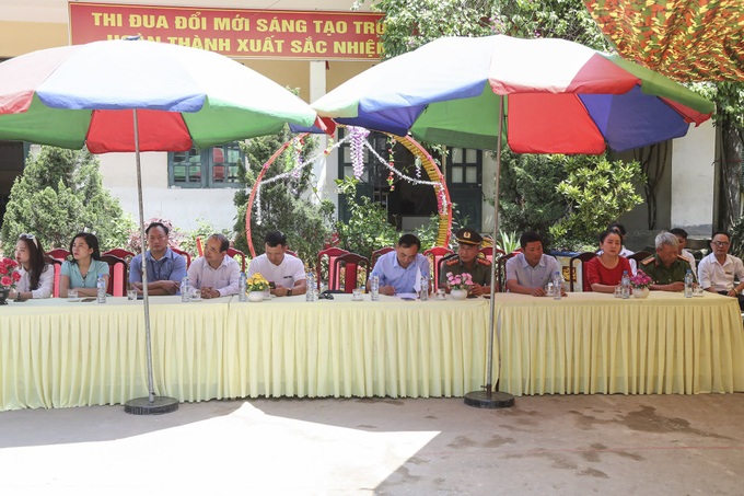 Khởi công nhà bán trú tại nơi học sinh ở nhà tôn nóng như lò bánh mì - 4 Khởi công nhà bán trú tại nơi học sinh ở nhà tôn nóng như lò bánh mì - 4