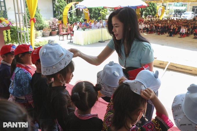 Khởi công nhà bán trú tại nơi học sinh ở nhà tôn nóng như lò bánh mì - 12 Khởi công nhà bán trú tại nơi học sinh ở nhà tôn nóng như lò bánh mì - 12