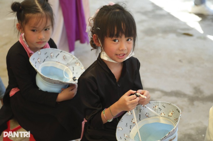 Khởi công nhà bán trú tại nơi học sinh ở nhà tôn nóng như lò bánh mì - 10 Khởi công nhà bán trú tại nơi học sinh ở nhà tôn nóng như lò bánh mì - 10