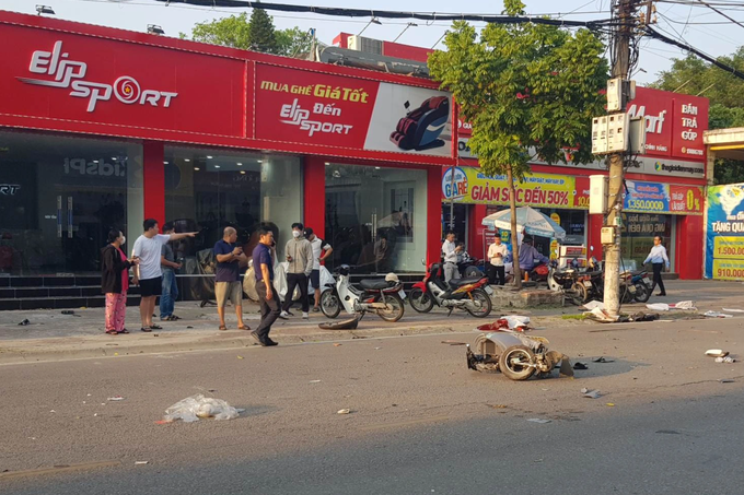 Hải Dương: Tài xế ma men tông 3 xe máy, 1 xe đạp khiến 2 người bị thương - 2 Hải Dương: Tài xế ma men tông 3 xe máy, 1 xe đạp khiến 2 người bị thương - 2