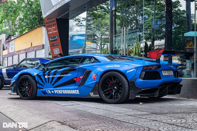 Ngắm siêu xe Lamborghini Aventador độ Liberty Walk độc nhất Việt Nam - 3