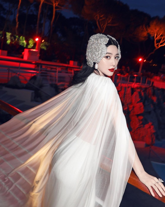 Phong cách gây bão của Phạm Băng Băng tại Cannes, có váy của NTK Việt - 9
