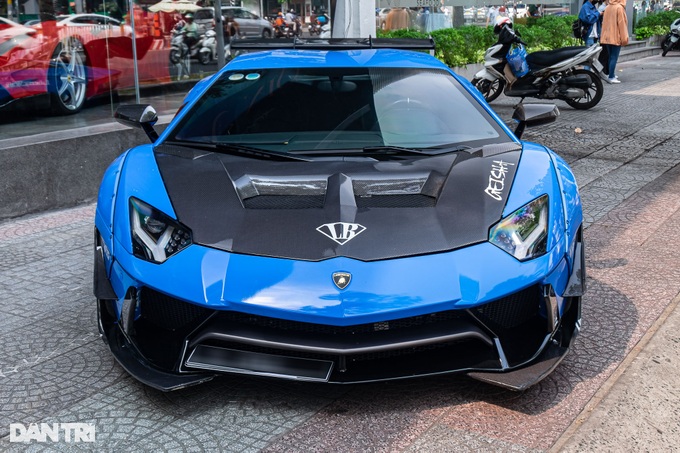 Ngắm siêu xe Lamborghini Aventador độ Liberty Walk độc nhất Việt Nam - 4