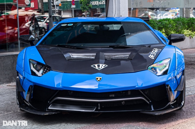 Ngắm siêu xe Lamborghini Aventador độ Liberty Walk độc nhất Việt Nam - 6