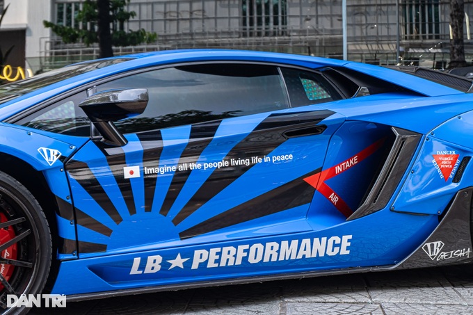 Ngắm siêu xe Lamborghini Aventador độ Liberty Walk độc nhất Việt Nam - 8