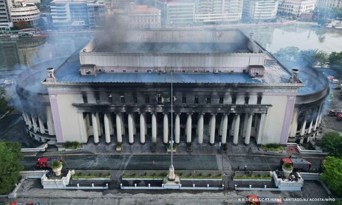 Cháy lớn tại tòa nhà bưu điện trung tâm thủ đô của Philippines - 3